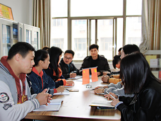 体育学院研究生党支部传达学习高校思政会议精神